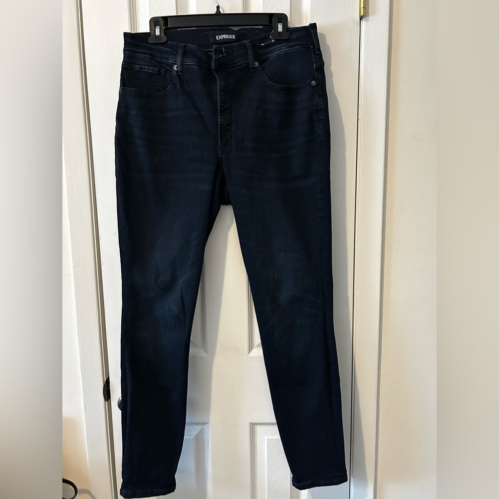 Woman’s  stretch denim perfect curves leggings size 14R/14R. Brand: Express.